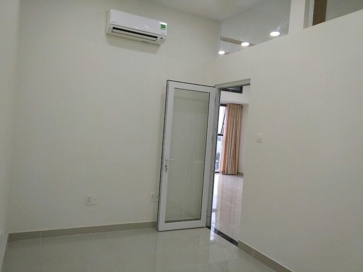 Diện tích 52 m2, văn phòng cần cho thuê 12.5 triệu/ tháng The sun avenue