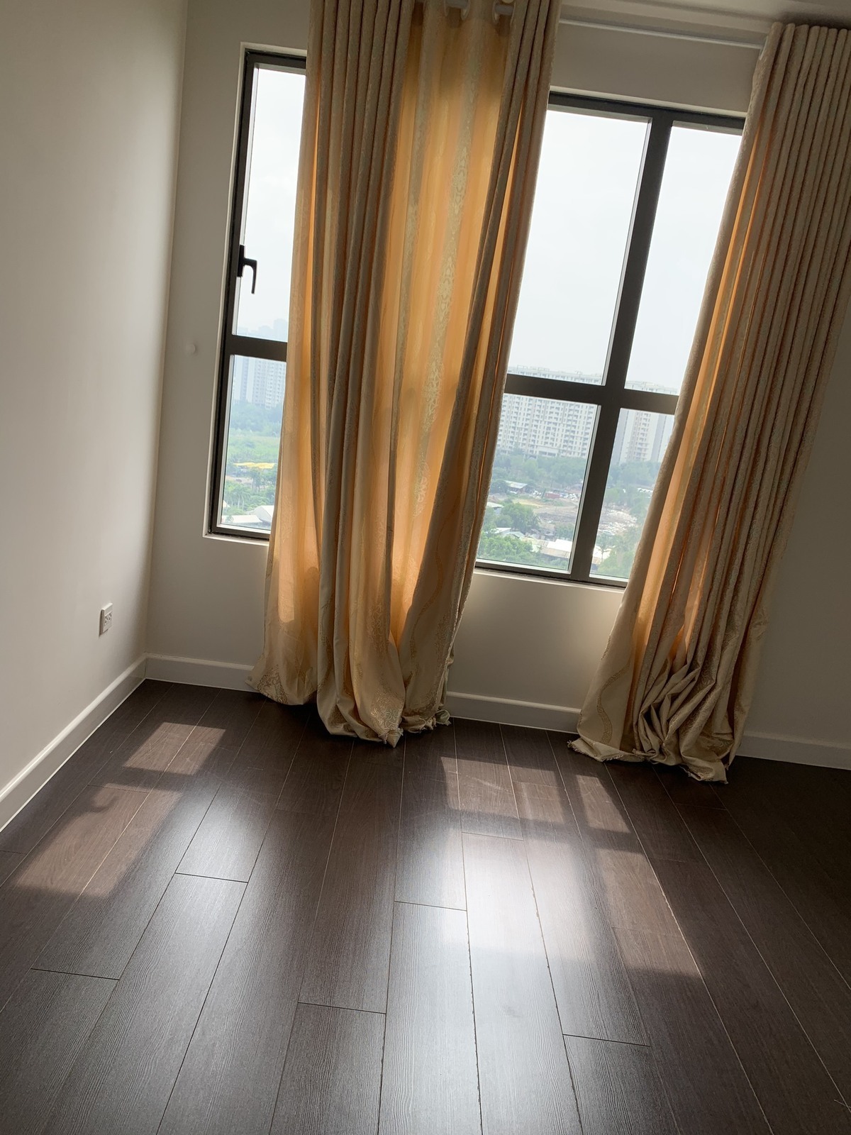 3 Phòng ngủ 90 m2, 2WC Cho thuê 19 triệu/tháng the sun avenue
