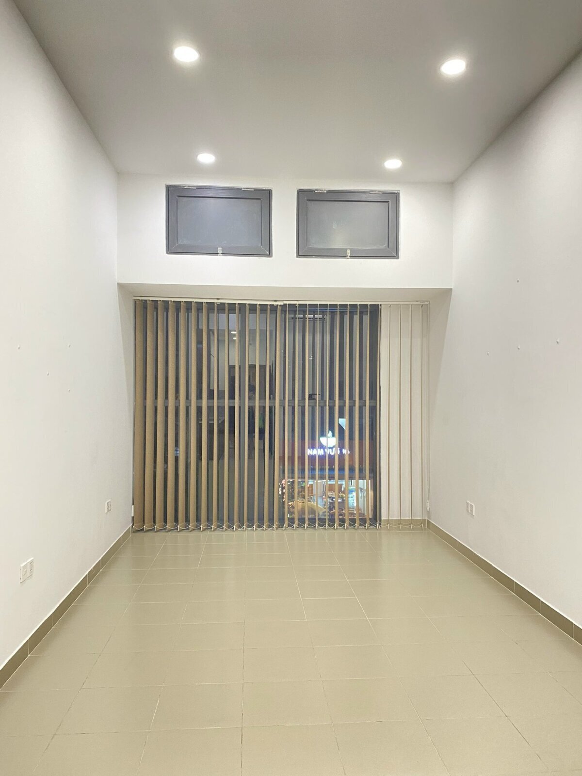 Văn phòng 32 m2, trống sẵn cho thuê 10 triệu/ tháng The sun avenue