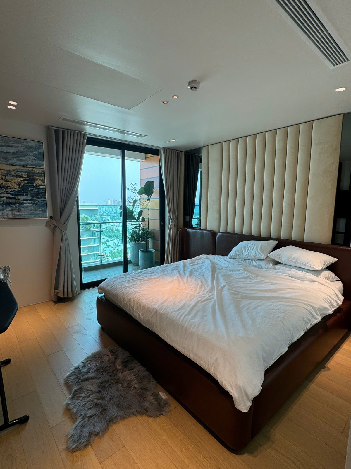 3PN Chỉnh sửa thành 2, cho thuê 2000$ nội thất cao cấp Feliz en vista