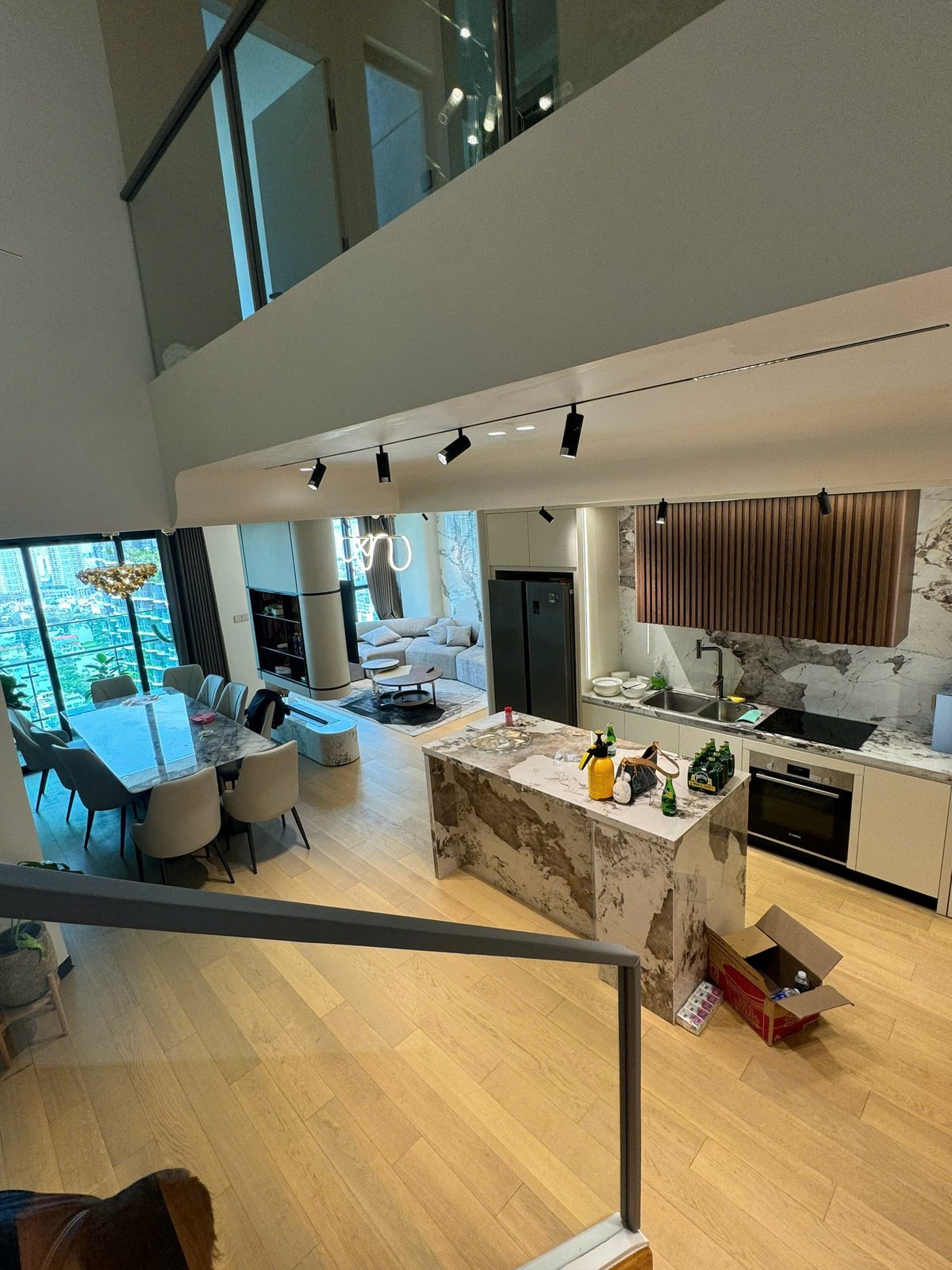 3PN Chỉnh sửa thành 2, cho thuê 2000$ nội thất cao cấp Feliz en vista