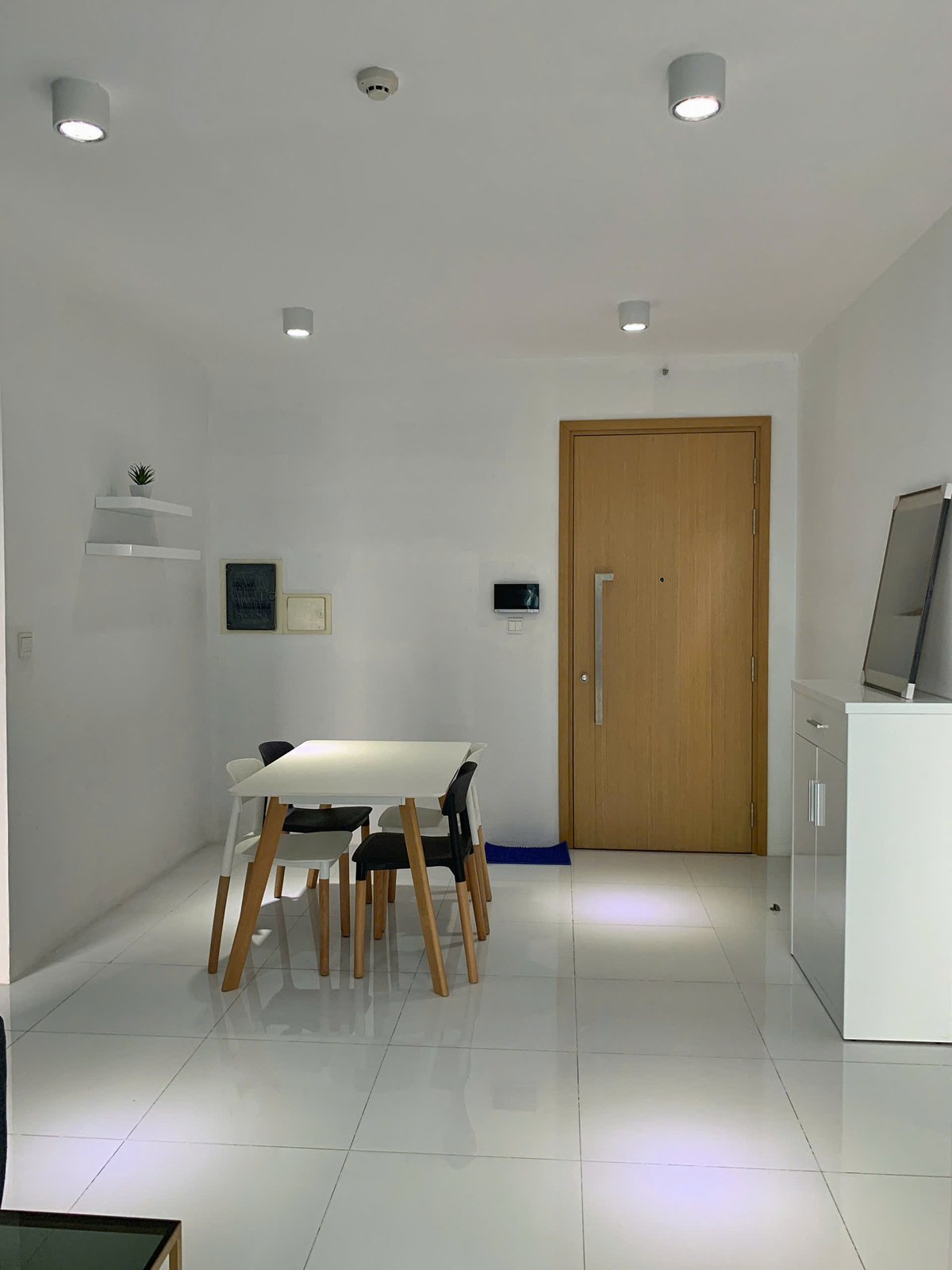 1PN- Vista Verde cho thuê 15 triệu/ tháng bao phí quản lý, full nội thất.