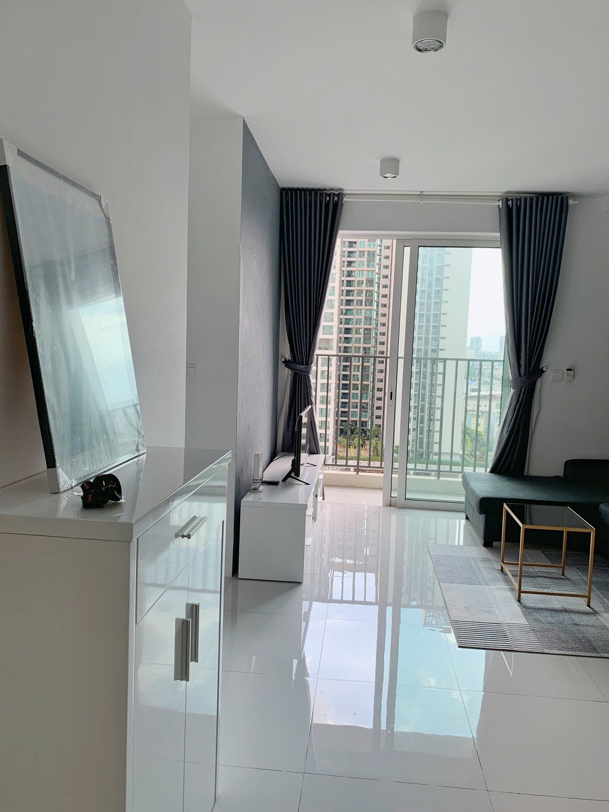 1PN- Vista Verde cho thuê 15 triệu/ tháng bao phí quản lý, full nội thất.