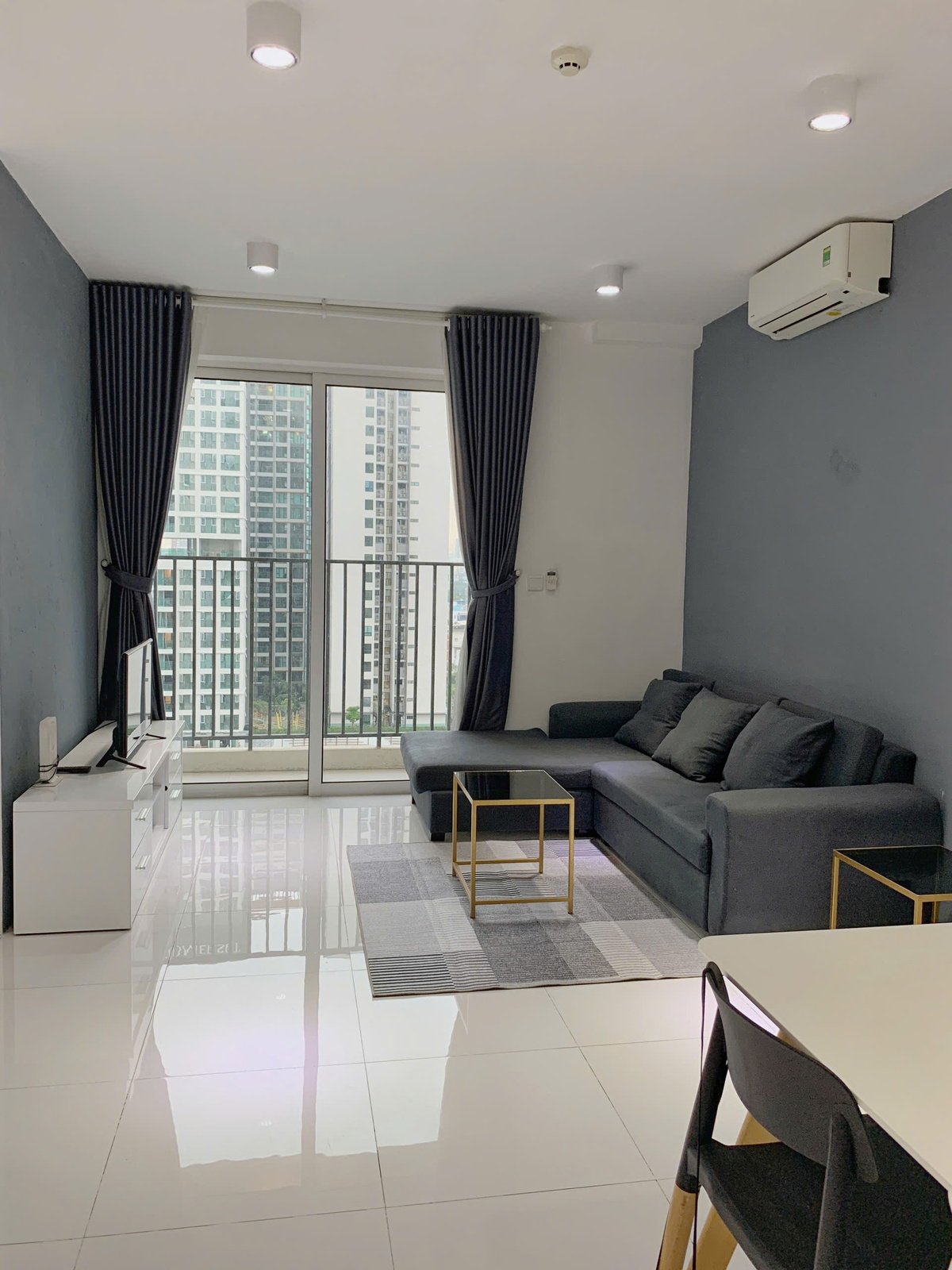 1PN- Vista Verde cho thuê 15 triệu/ tháng bao phí quản lý, full nội thất.