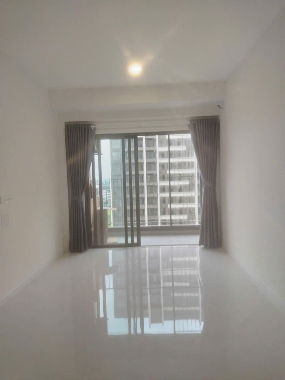 2PN- Nội thất bếp rèm, máy lạnh, giá thuê 15 triệu/ tháng. Victoria Village