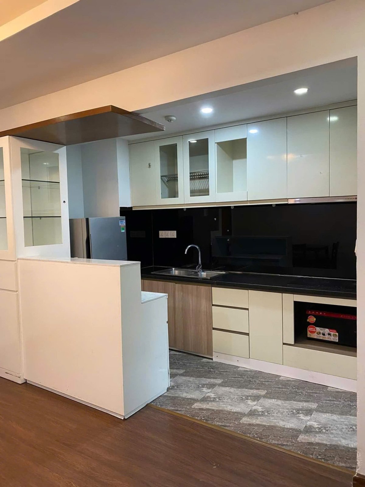 1PN- Vista Verde cho thuê 17 triệu/ tháng bao phí quản lý, full nội thất.