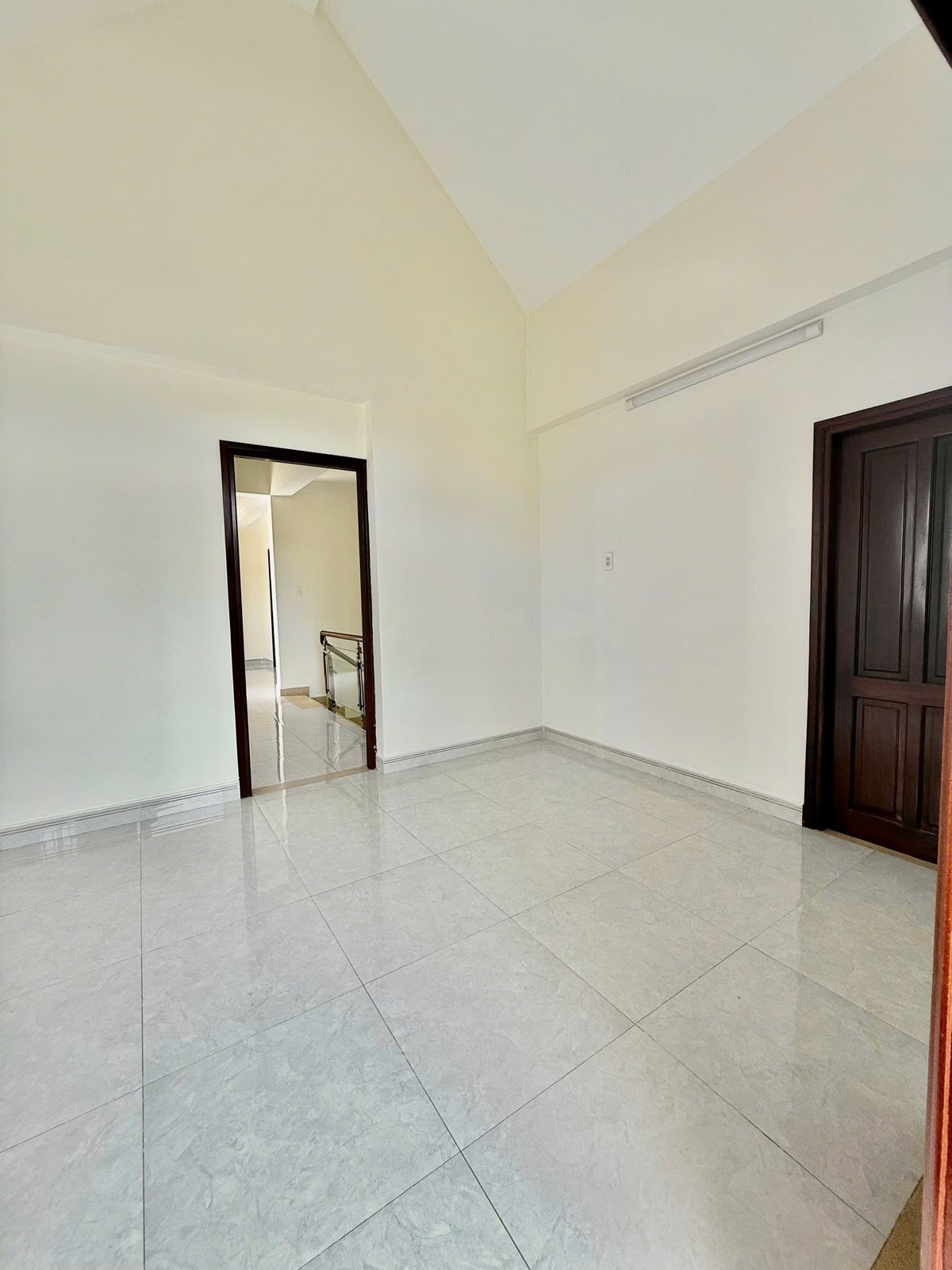 NHÀ PHỐ 2 HAI MẶT TIỀN ĐƯỜNG THÂN VĂN NHIẾP 6,8x16 GIÁ 38 TỶ