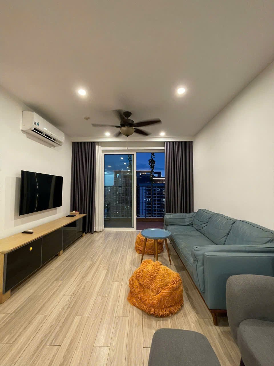 BÁN CĂN HỘ 2PN-82 M2 VISTA VERDE GIÁ 8.3 TỶ MR THUẬN