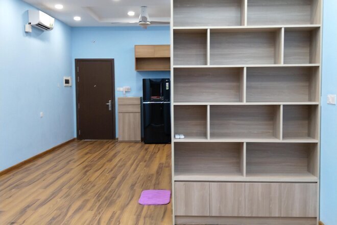 Cho Thuê Văn Phòng The Sun Avenue Nội Thất Cơ Bản Giá 13tr/tháng - 47m2 Sàn Lót Gỗ