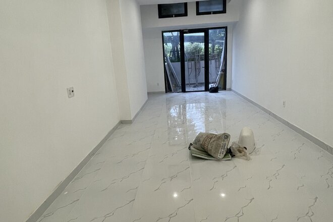 Cho Thuê Văn Phòng The Sun Avenue 37m2 Giá 9 Triệu Nội Thất Cơ Bản - Có Ban Công