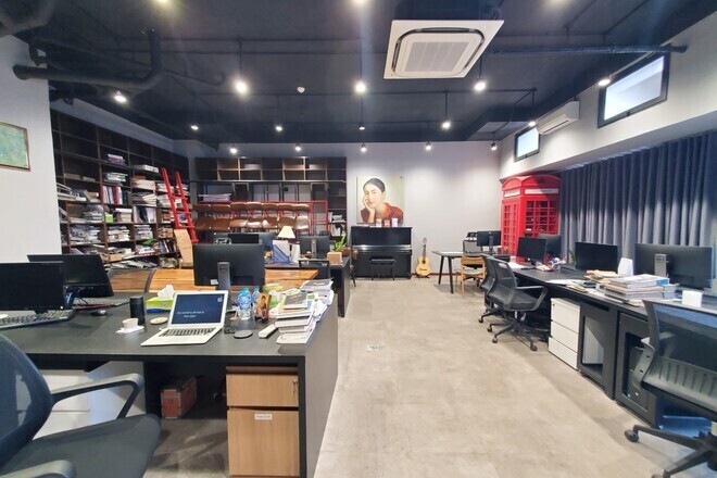 Văn Phòng Quận 2 Cho Thuê 75m2 Tại Dự Án The Sun Avenue Giá 23 tr/tháng Sẵn Bàn Ghế làm Việc Có Phòng Họp