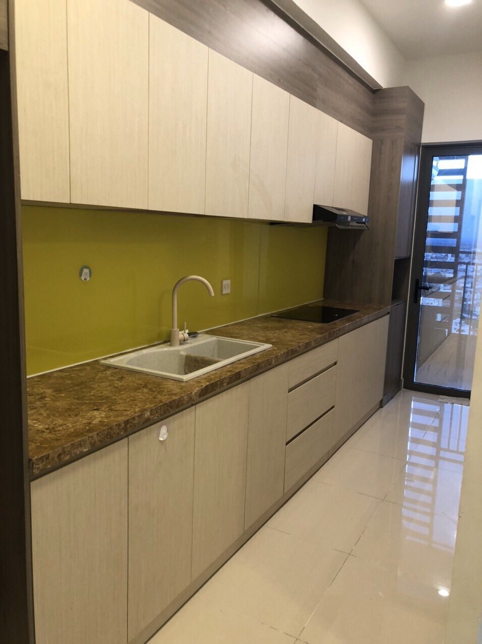 Chuyển Nhượng Căn Hộ 3 Phòng Ngủ 105m2 Giá 7,6 Tỷ Nội Thất Cơ Bản