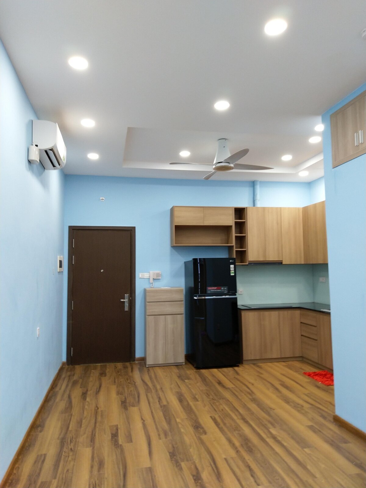 Cho Thuê Văn Phòng The Sun Avenue Nội Thất Cơ Bản Giá 13tr/tháng - 47m2 Sàn Lót Gỗ