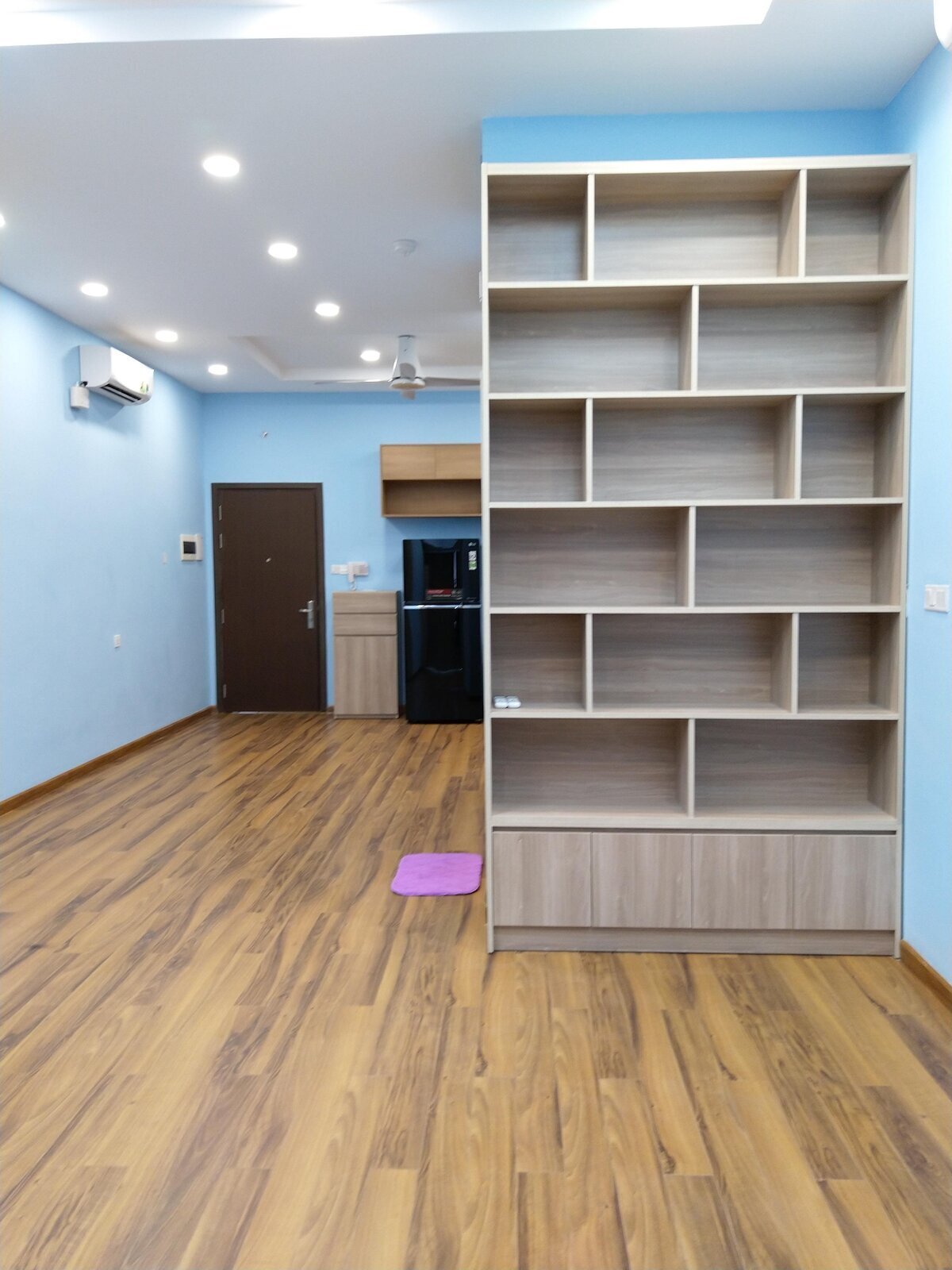 Cho Thuê Văn Phòng The Sun Avenue Nội Thất Cơ Bản Giá 13tr/tháng - 47m2 Sàn Lót Gỗ