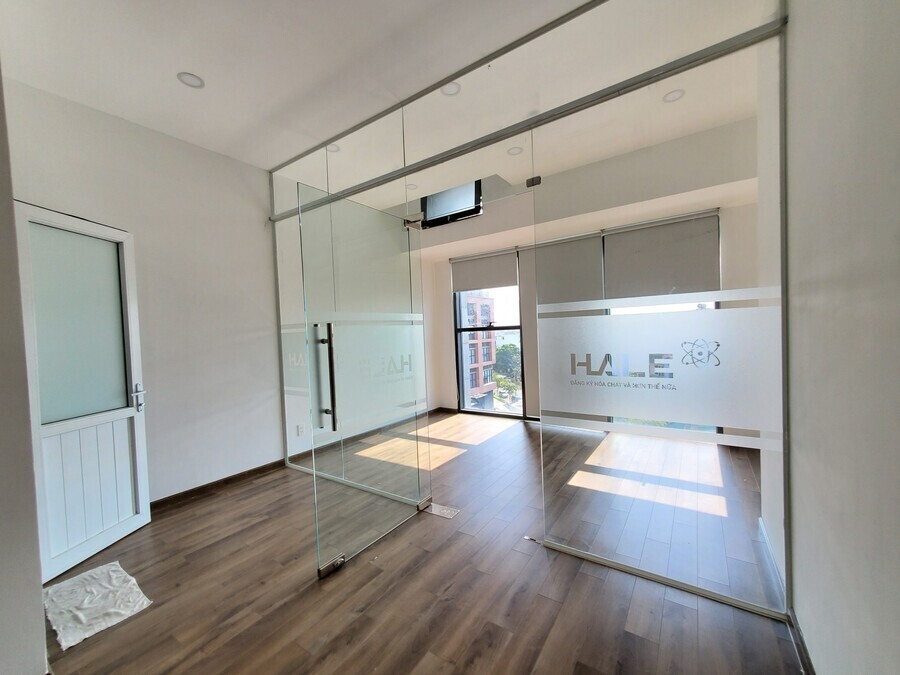 Cho Thuê Văn Phòng The Sun Avenue 10 Triệu Diện Tích 37m2 Layout Vuông Vức, Có Ngăn Phòng Họp Riêng