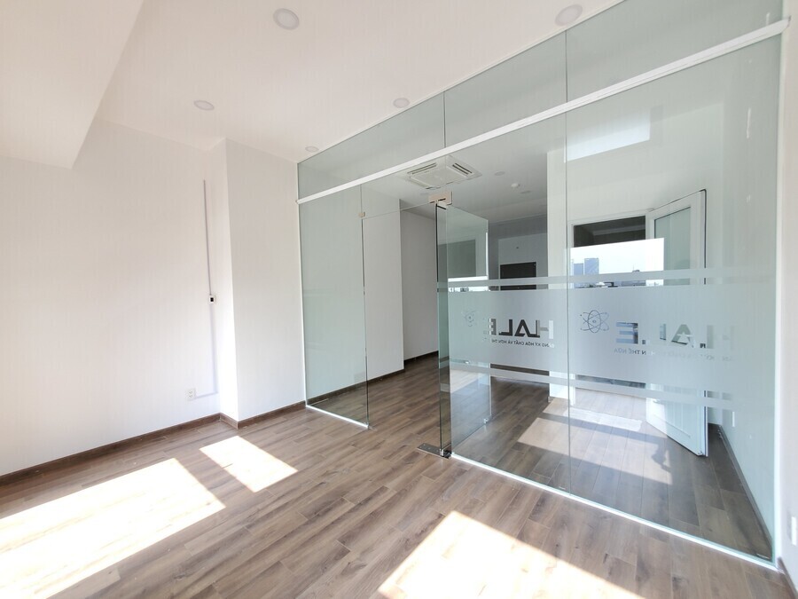 Cho Thuê Văn Phòng The Sun Avenue 10 Triệu Diện Tích 37m2 Layout Vuông Vức, Có Ngăn Phòng Họp Riêng