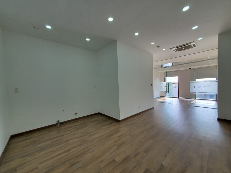 Cho Thuê Văn Phòng The Sun Avenue 10 Triệu Diện Tích 37m2 Layout Vuông Vức, Có Ngăn Phòng Họp Riêng