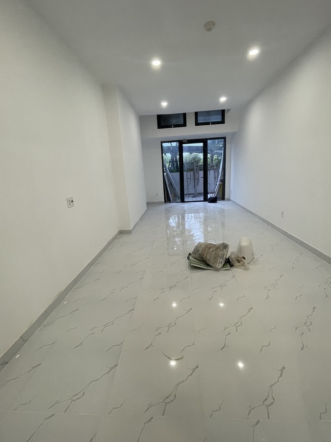 Cho Thuê Văn Phòng The Sun Avenue 37m2 Giá 9 Triệu Nội Thất Cơ Bản - Có Ban Công