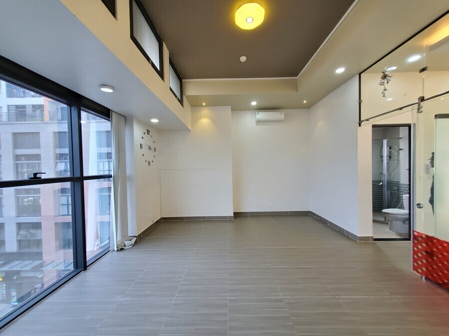 Văn Phòng Cần Bán The Sun Avenue - 56m2 Có Ngăn Phòng Kính Riêng