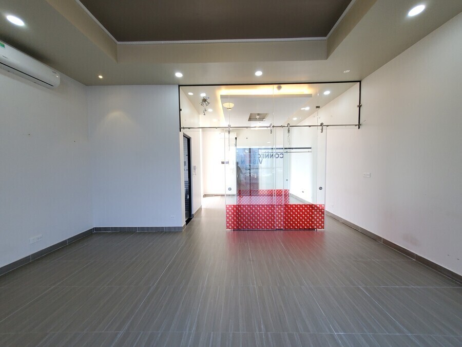 Văn Phòng Cần Bán The Sun Avenue - 56m2 Có Ngăn Phòng Kính Riêng