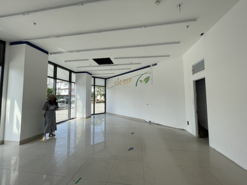 Cho Thuê Shophouse The Sun Avenue giá Chỉ 35 Triệu - 65m2 Hoàn Thiện Cơ Bản - Có WC riêng
