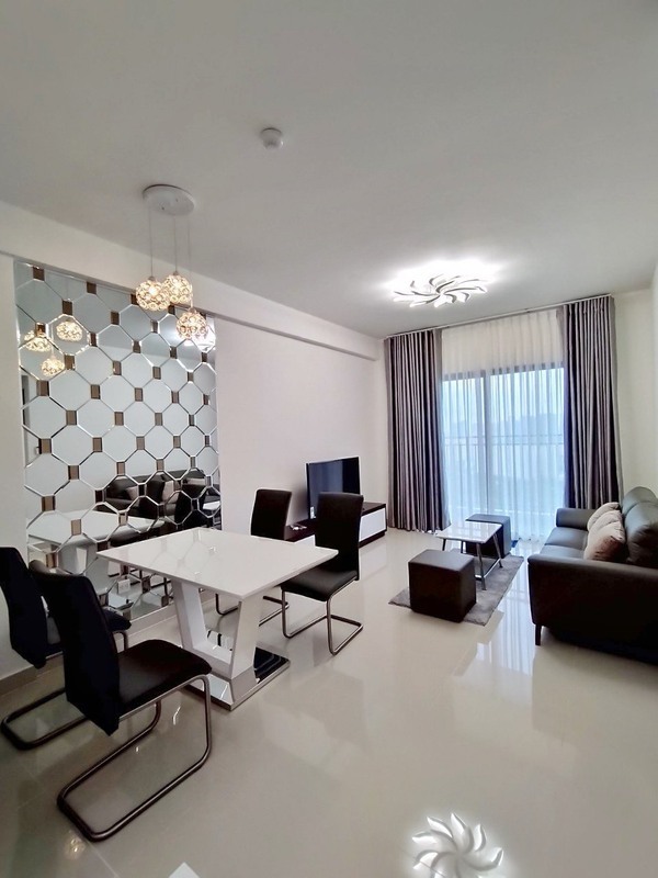 Cho Thuê Căn Hộ 3 Phòng Ngủ - 2WC Full Nội Thất Đẹp - View ngắm Landmark 81