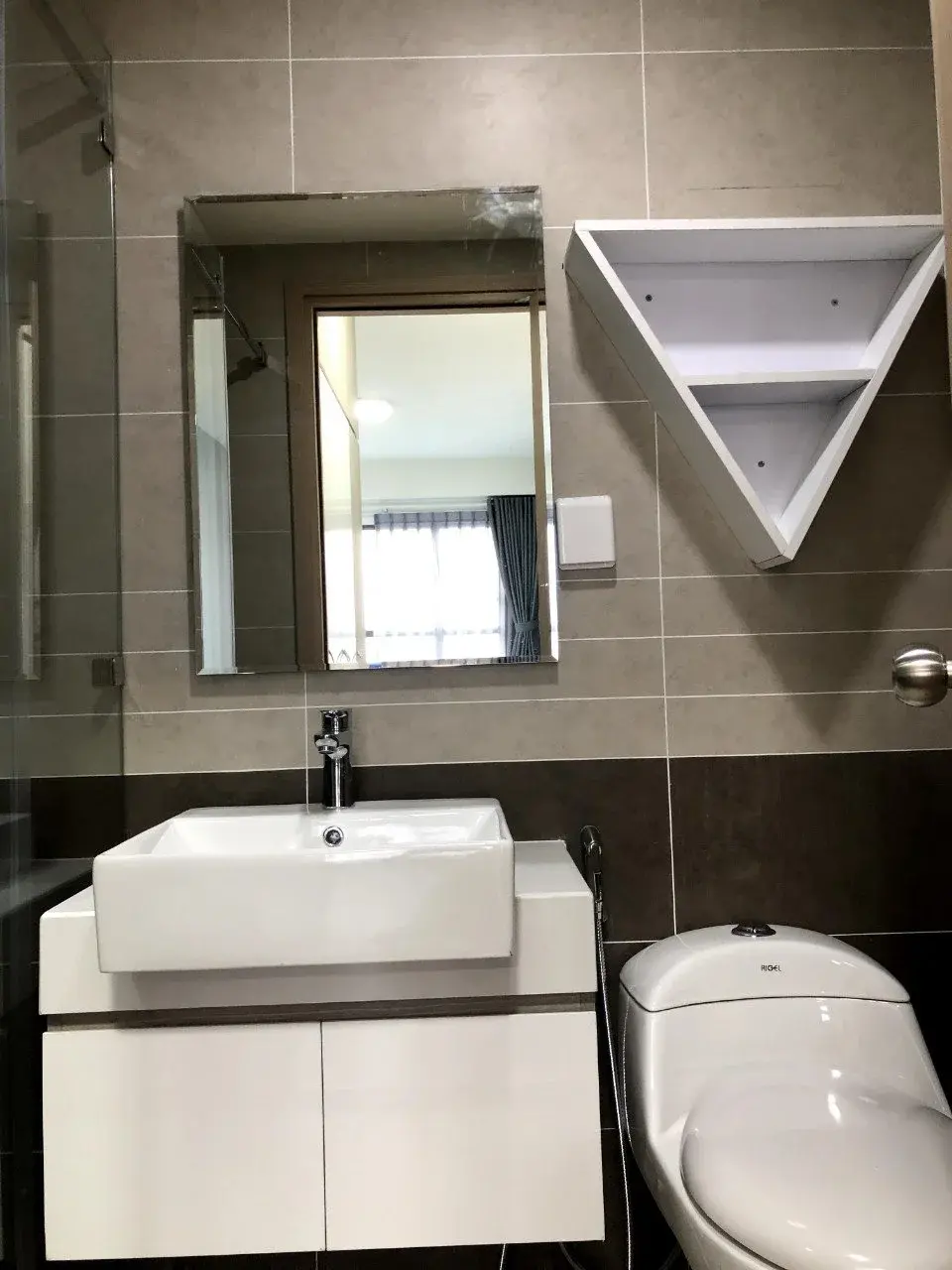 Cho Thuê Căn Hộ 2 Phòng ngủ - 2WC The Sun Avenue 16,5 Triệu - 75m2 View Sông