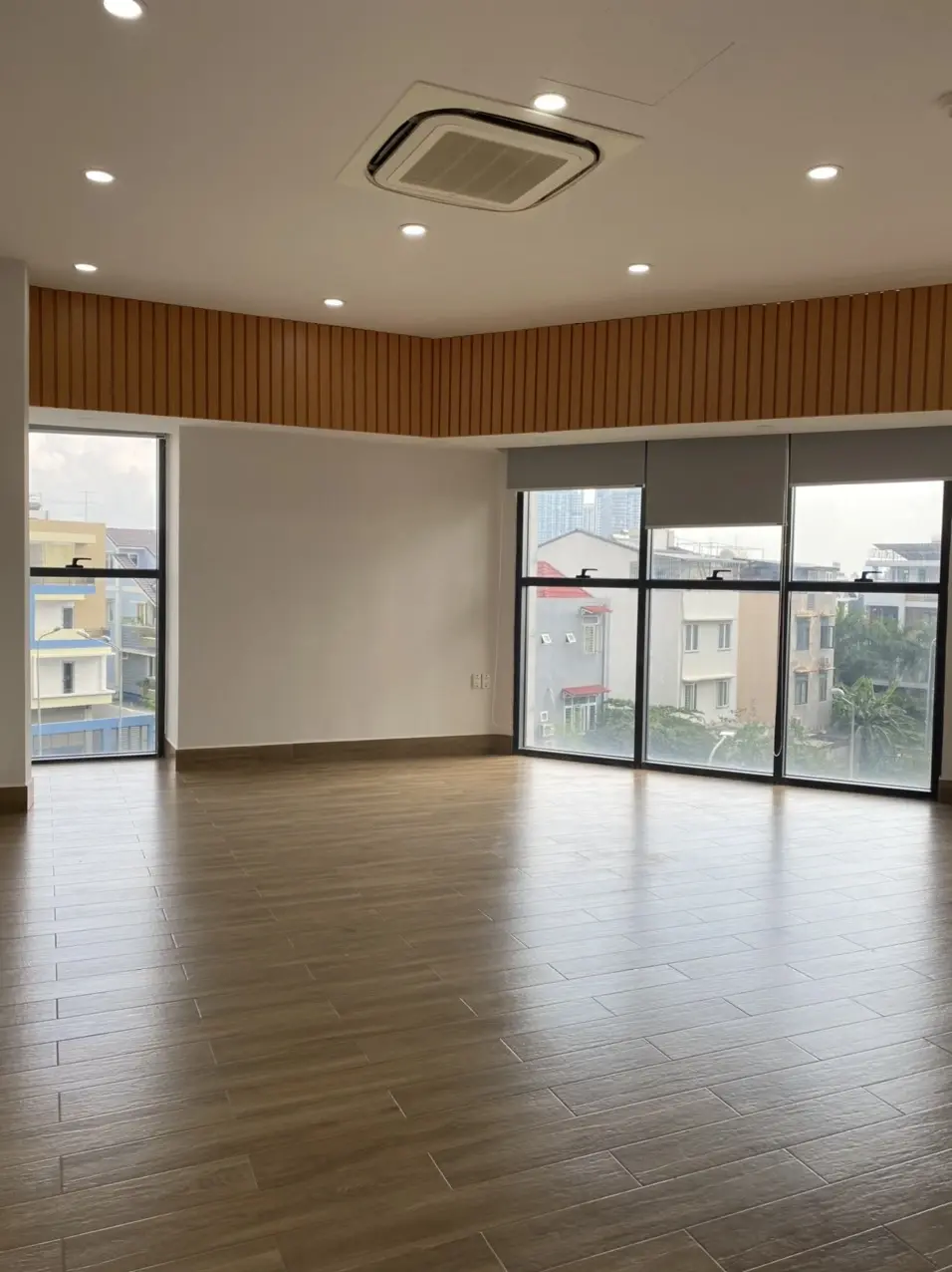 Cho Thuê Văn Phòng The Sun Avenue 14 Triệu/Tháng 51m2 Nội Thất Cơ Bản Có Bếp