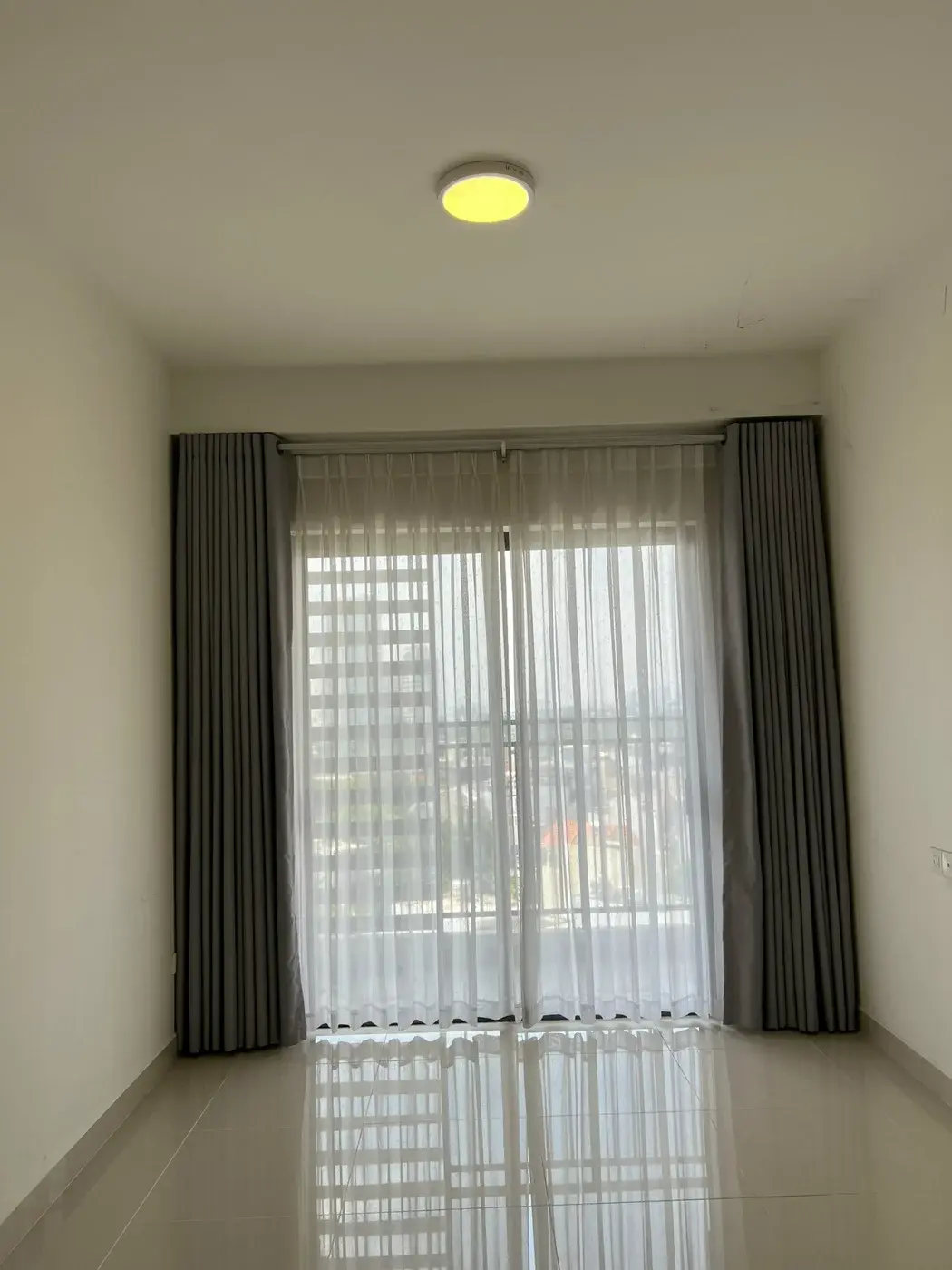 Căn Hộ The Sun Avenue Cho Thuê 2 Phòng Ngủ Nội Thất Cơ Bản Giá 14 Triệu - 75m2