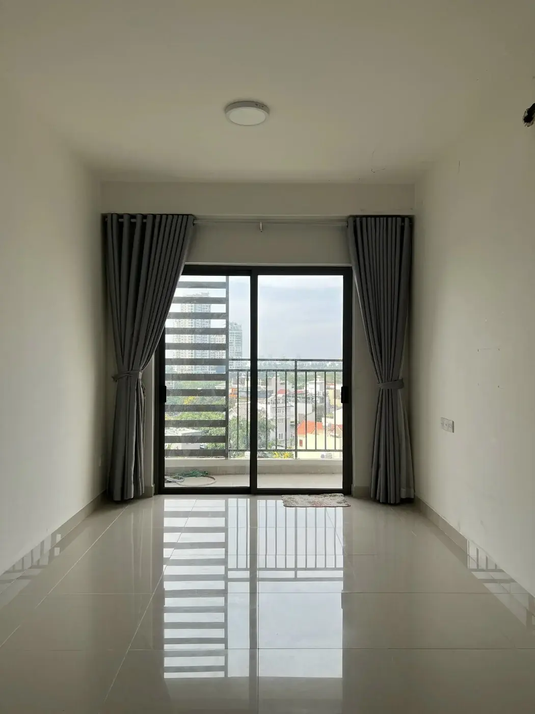 Căn Hộ The Sun Avenue Cho Thuê 2 Phòng Ngủ Nội Thất Cơ Bản Giá 14 Triệu - 75m2