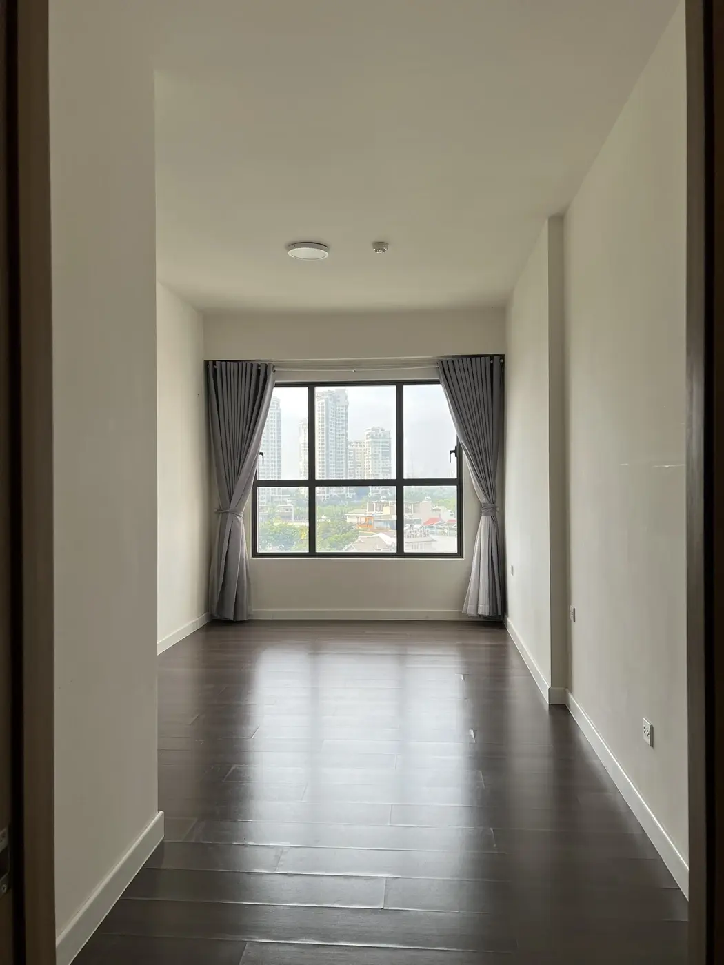 Căn Hộ The Sun Avenue Cho Thuê 2 Phòng Ngủ Nội Thất Cơ Bản Giá 14 Triệu - 75m2