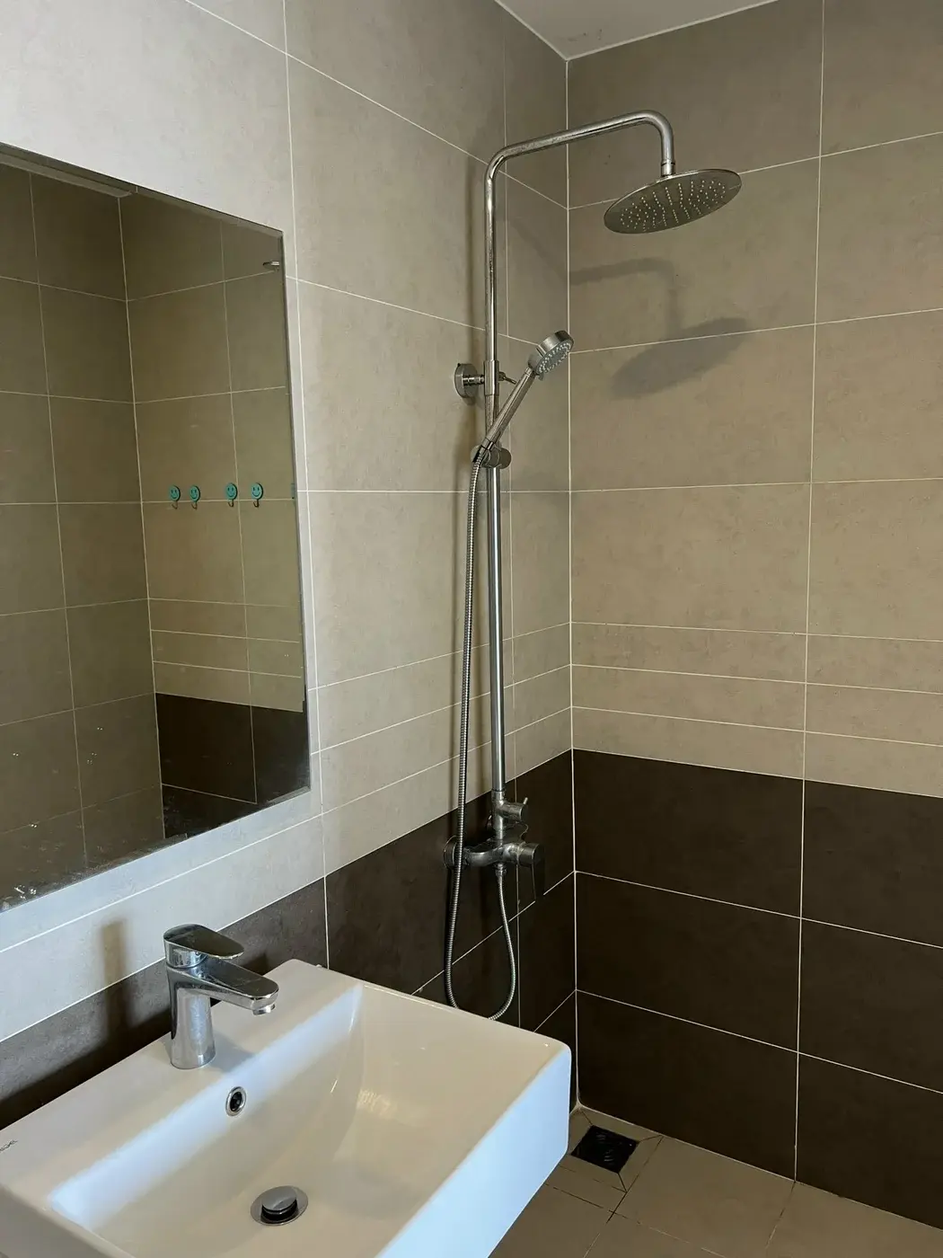 Căn Hộ The Sun Avenue Cho Thuê 2 Phòng Ngủ Nội Thất Cơ Bản Giá 14 Triệu - 75m2