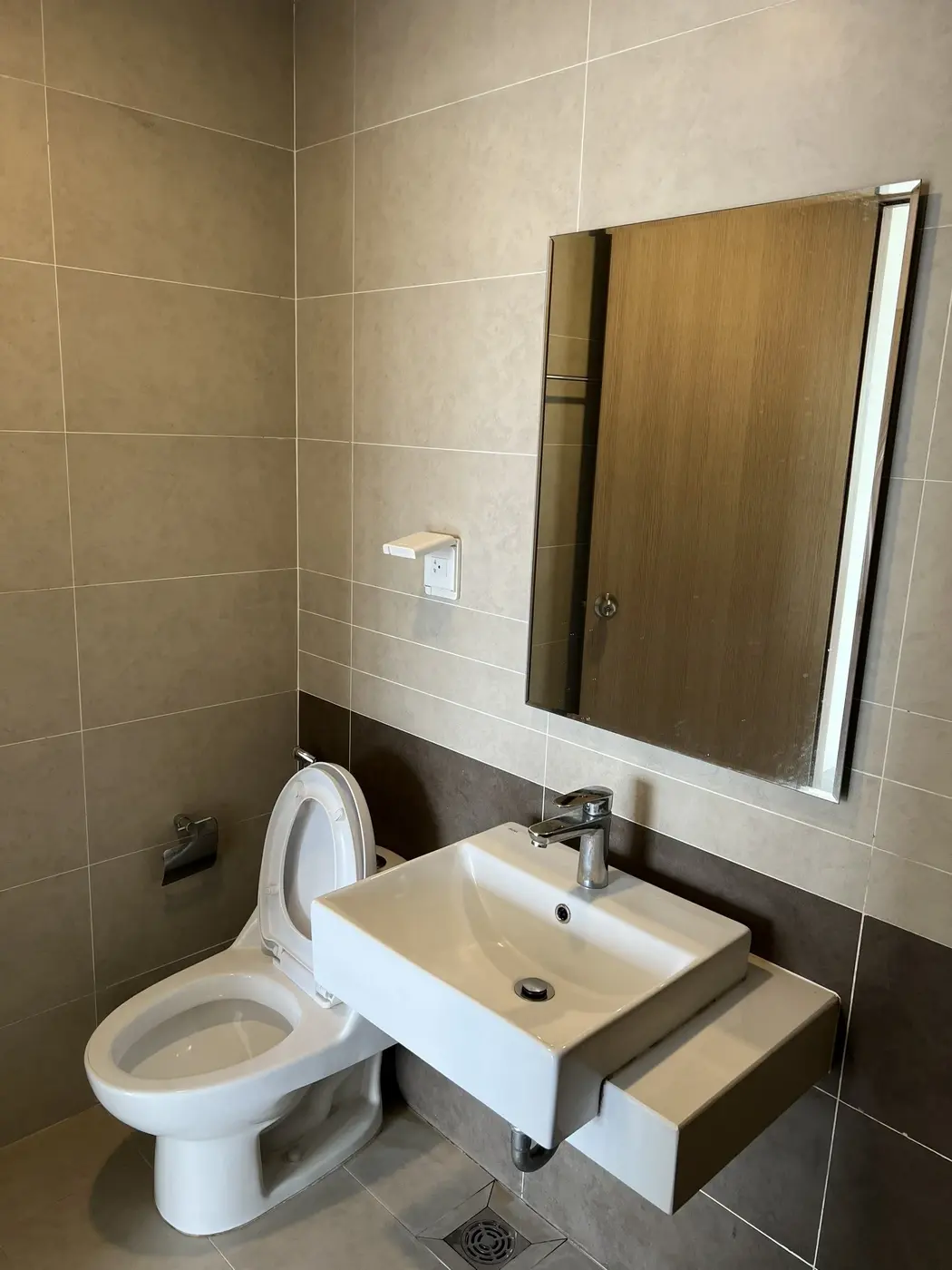 Căn Hộ The Sun Avenue Cho Thuê 2 Phòng Ngủ Nội Thất Cơ Bản Giá 14 Triệu - 75m2