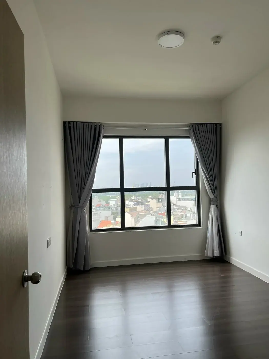 Căn Hộ The Sun Avenue Cho Thuê 2 Phòng Ngủ Nội Thất Cơ Bản Giá 14 Triệu - 75m2