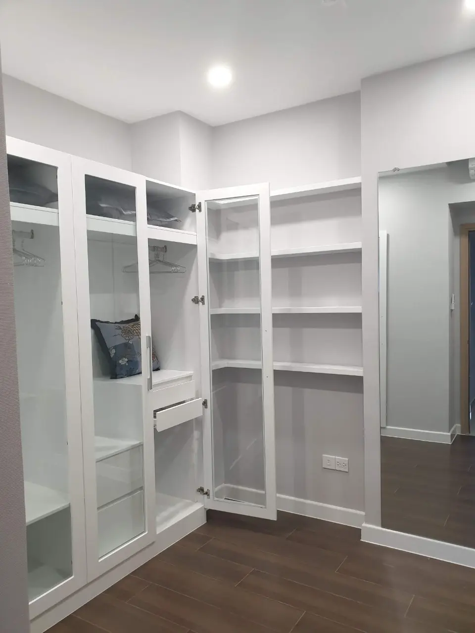 Bán Căn Hộ The Sun Avenue 2 Phòng Ngủ - 1 WC Full Nội Thất Đầy Đủ