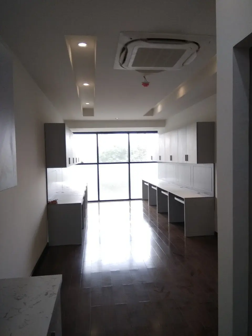 Cho Thuê Văn Phòng The Sun Avenue Nội Thất Đầy Đủ Giá 9,5tr/tháng