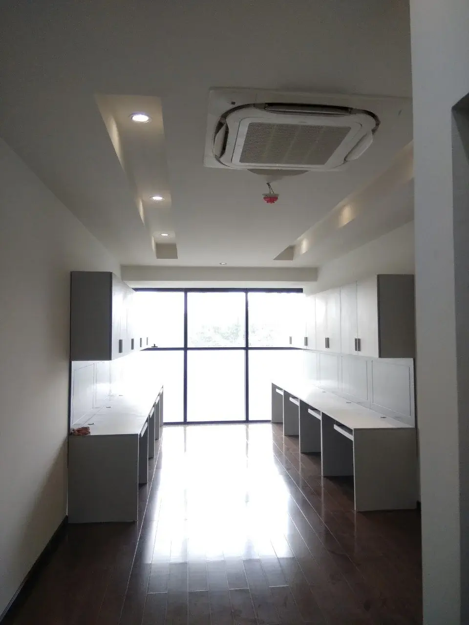 Cho Thuê Văn Phòng The Sun Avenue Nội Thất Đầy Đủ Giá 9,5tr/tháng