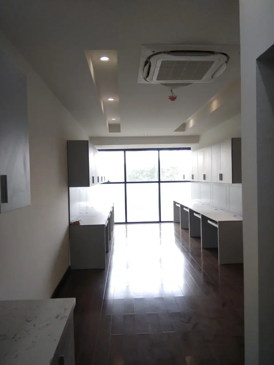 Cho Thuê Văn Phòng The Sun Avenue Nội Thất Đầy Đủ Giá 9,5tr/tháng