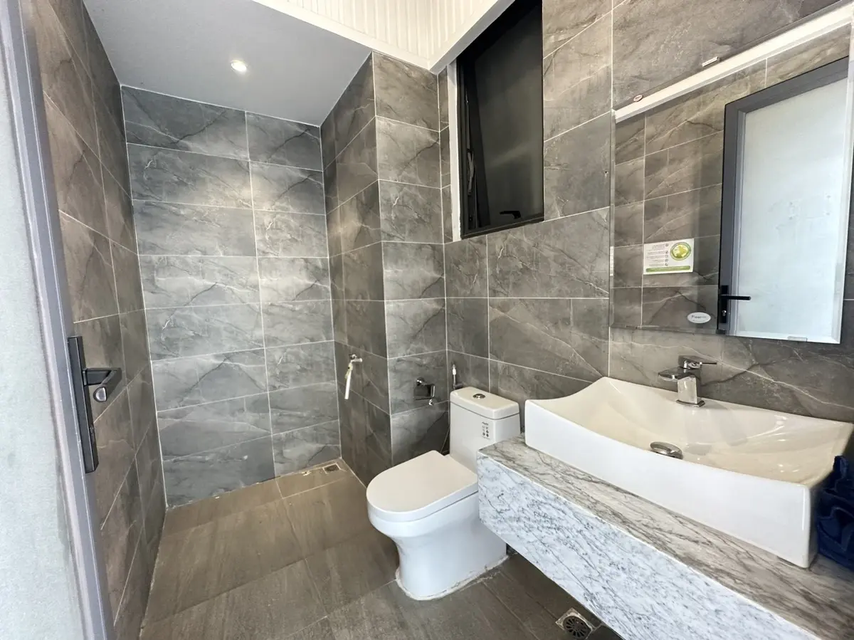 Cần Bán Căn Văn Phòng The Sun Avenue Diện tích lớn 100m2 Có Sẵn Nội Thất