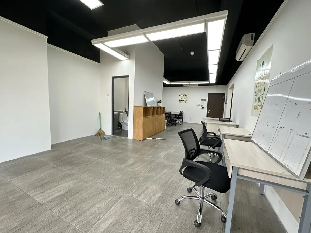 Cần Bán Căn Văn Phòng The Sun Avenue Diện tích lớn 100m2 Có Sẵn Nội Thất