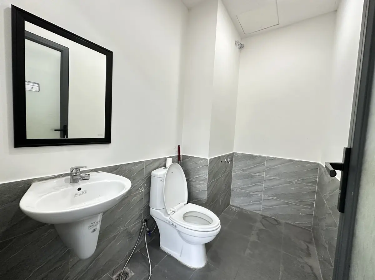 Cần Bán Căn Văn Phòng The Sun Avenue Diện tích lớn 100m2 Có Sẵn Nội Thất