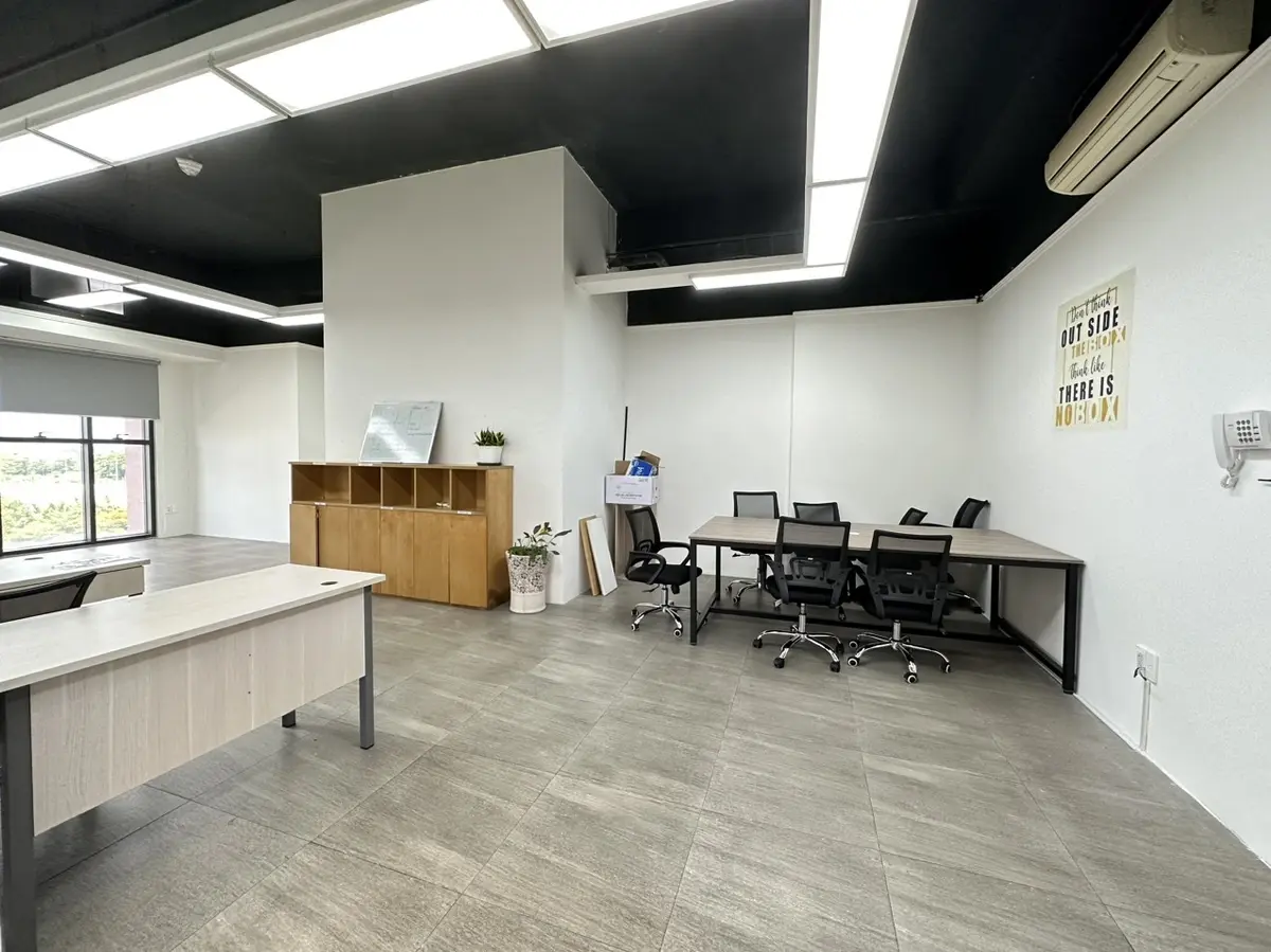 Cần Bán Căn Văn Phòng The Sun Avenue Diện tích lớn 100m2 Có Sẵn Nội Thất