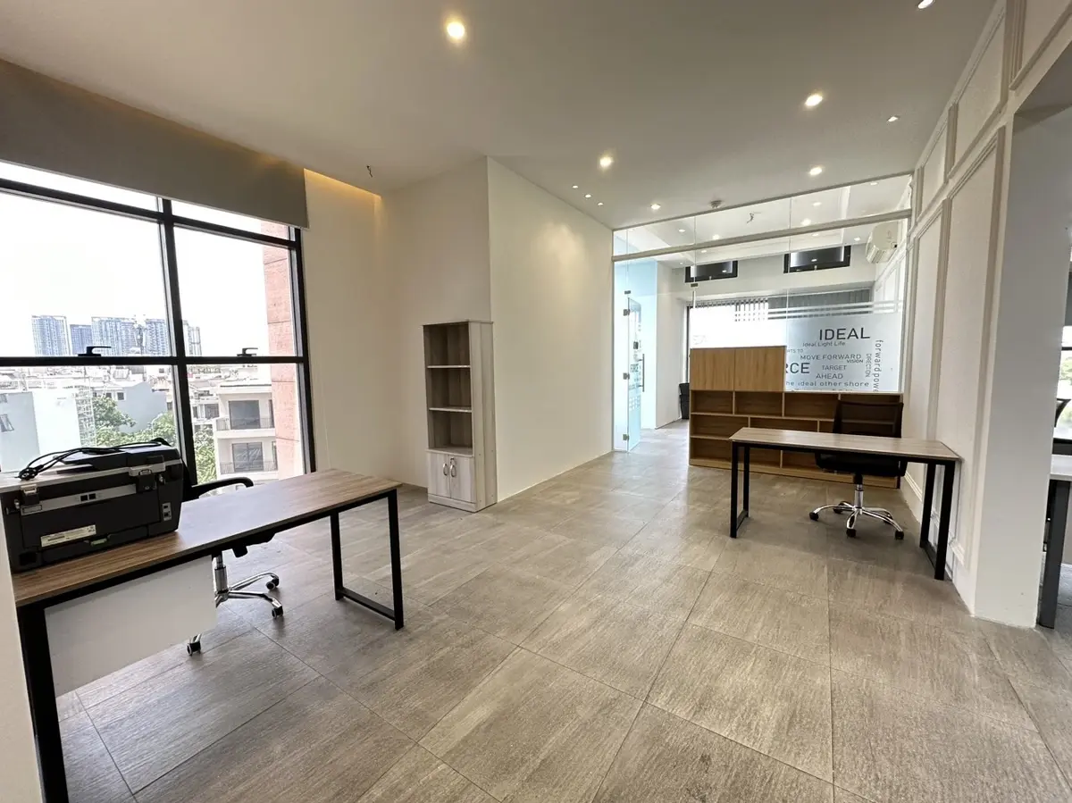 Cần Bán Căn Văn Phòng The Sun Avenue Diện tích lớn 100m2 Có Sẵn Nội Thất