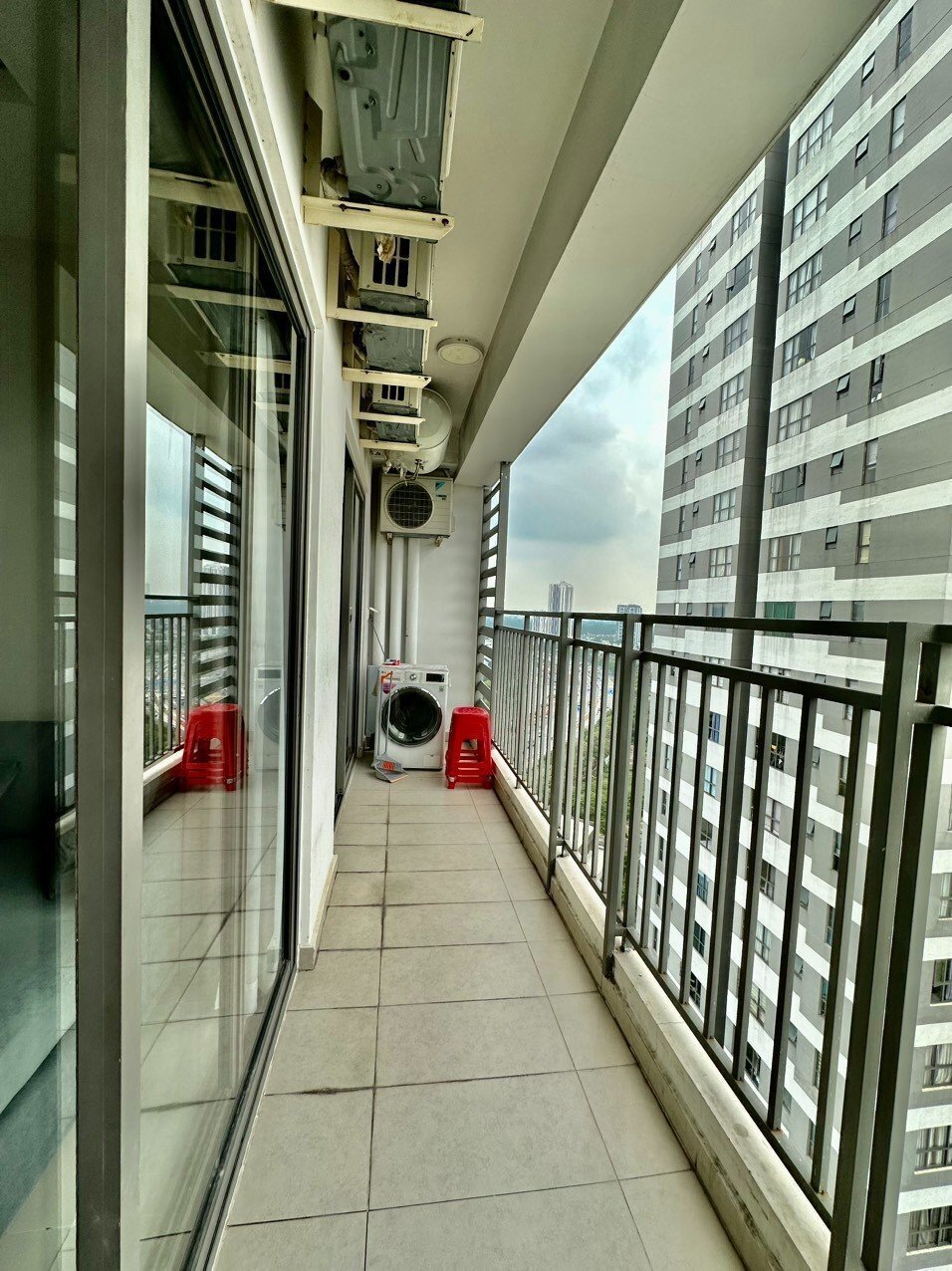 Cho Thuê Căn 3 Phòng Ngủ The Sun Avenue View Không Chắn