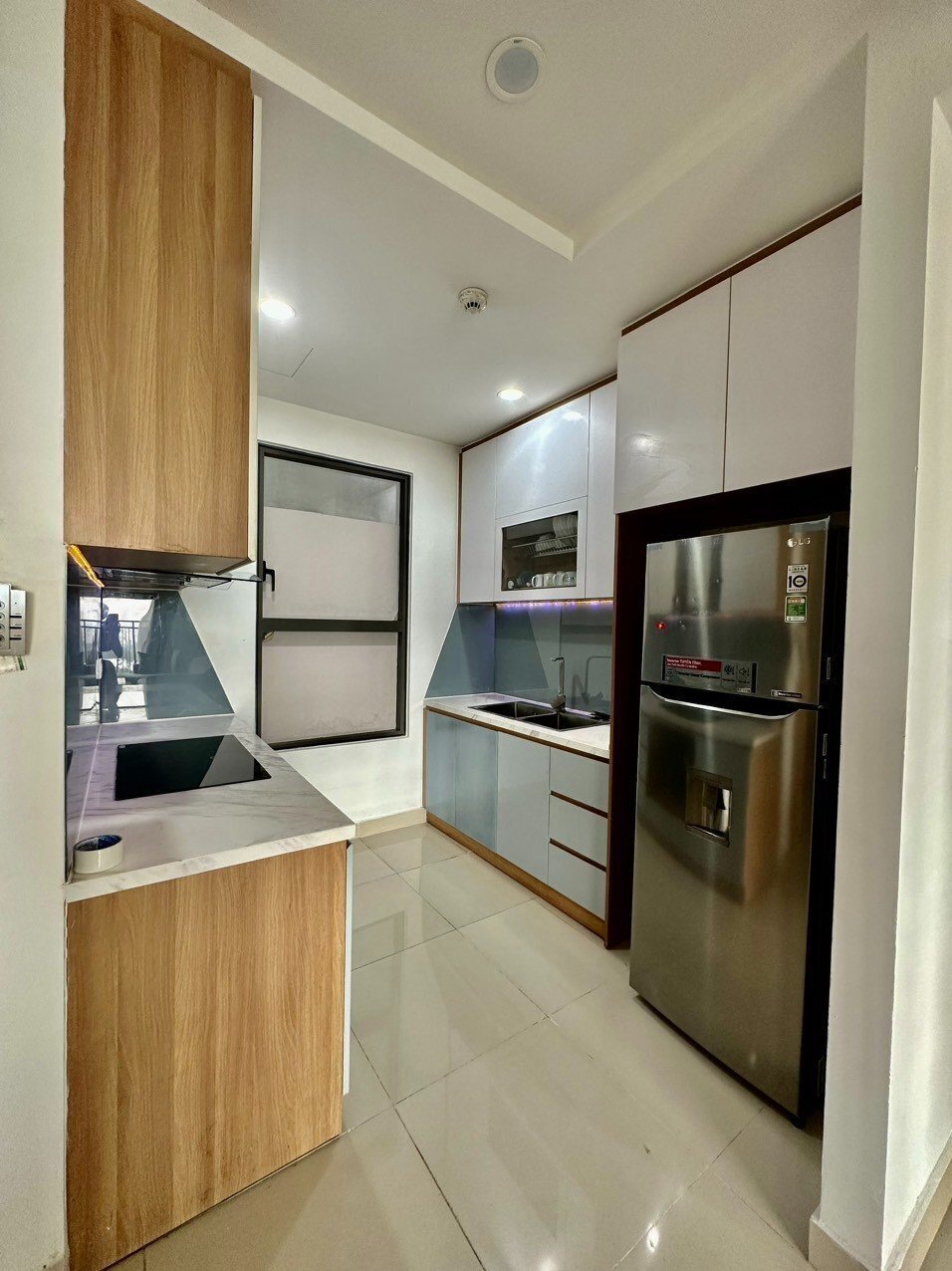 Cho Thuê Căn 3 Phòng Ngủ The Sun Avenue View Không Chắn