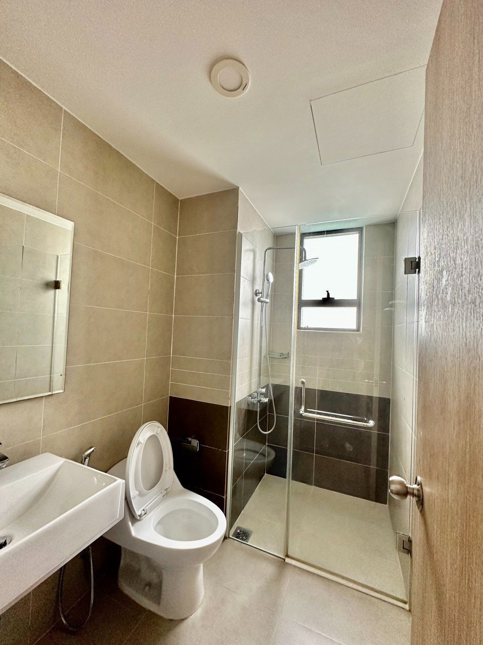 Cho Thuê Căn 3 Phòng Ngủ The Sun Avenue View Không Chắn