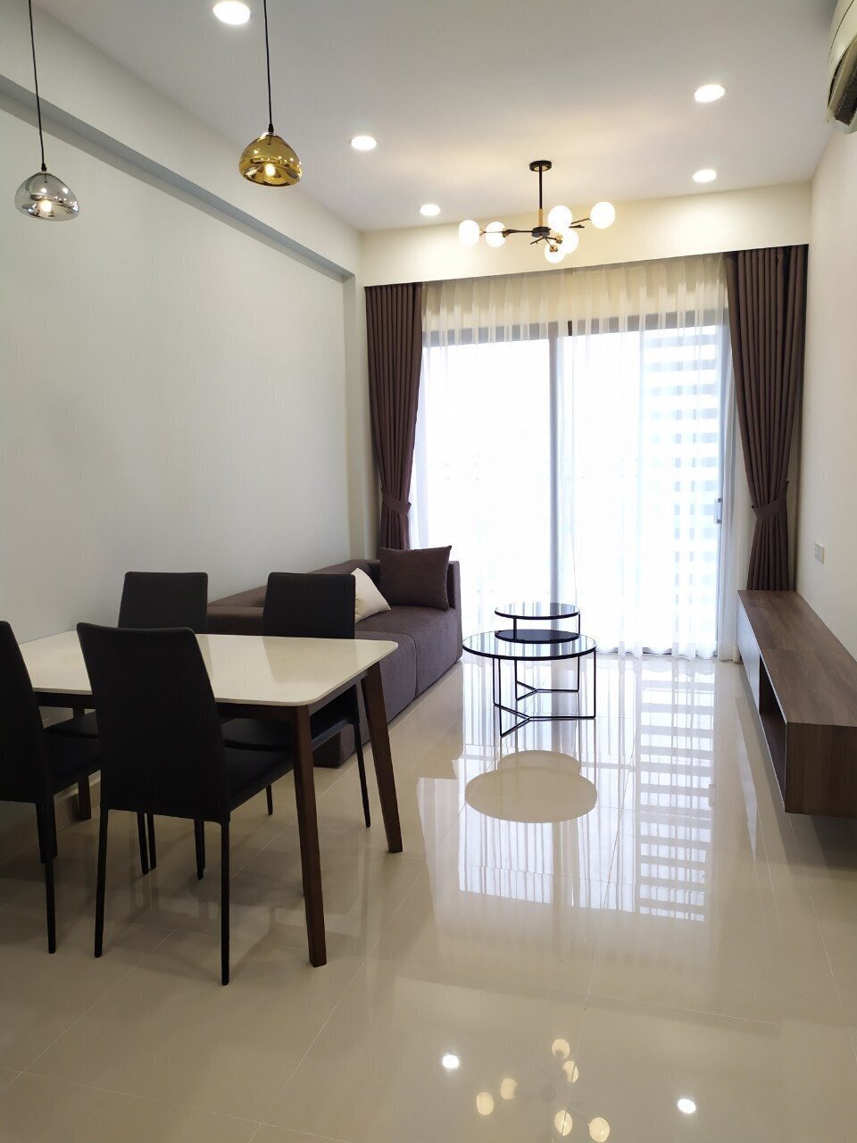 Căn Hộ 2 Phòng Ngủ Cho Thuê Tại The Sun Avenue Đầy Đủ Nội Thất Ở Ngay Được