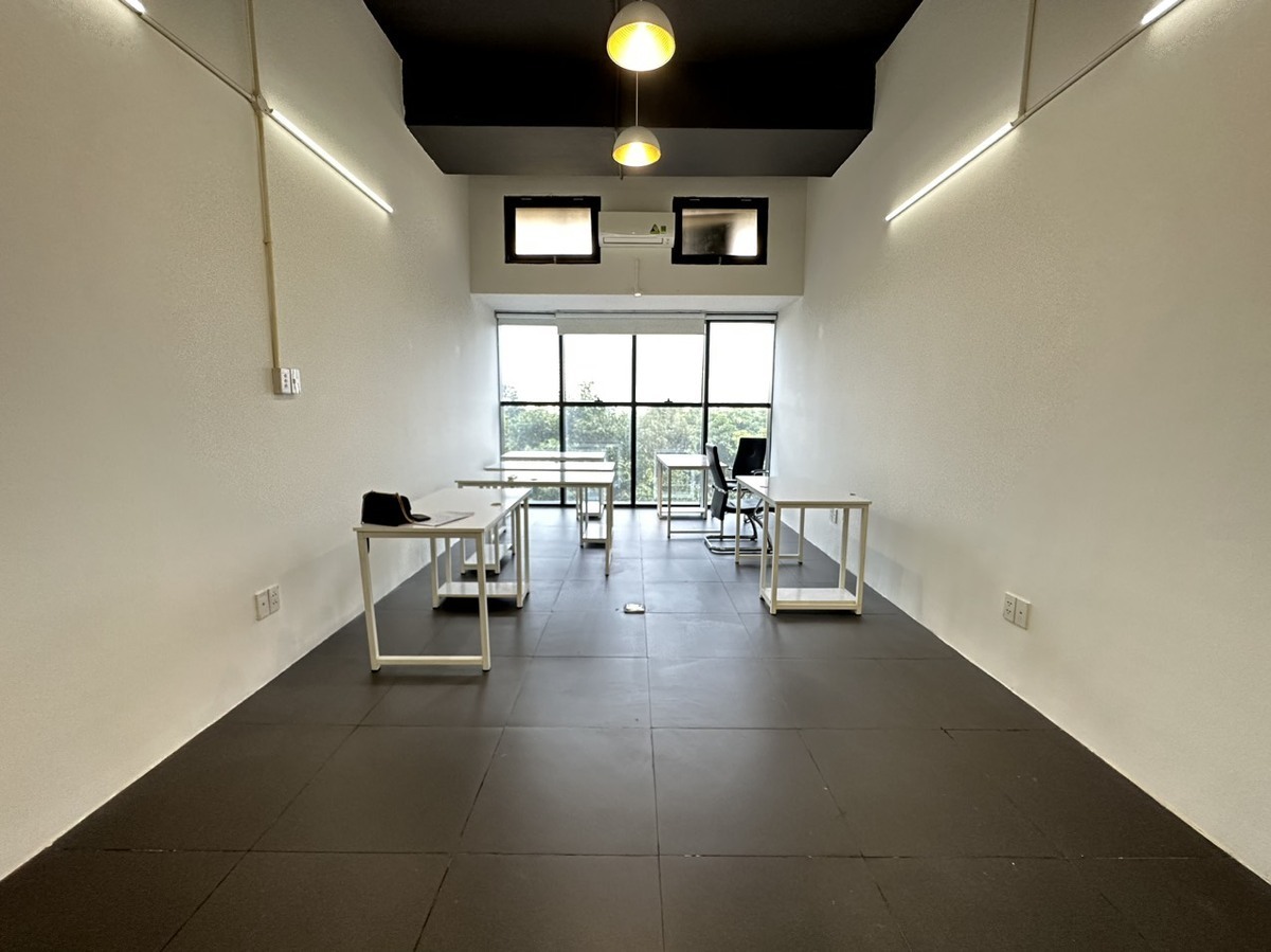 Cho Thuê Văn Phòng The Sun Avenue Giá Tốt 9 Triệu 38m2 - Có Bàn Ghế Sẵn