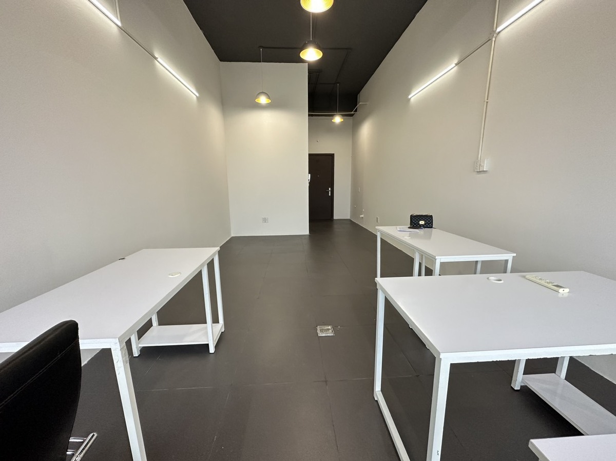 Cho Thuê Văn Phòng The Sun Avenue Giá Tốt 9 Triệu 38m2 - Có Bàn Ghế Sẵn