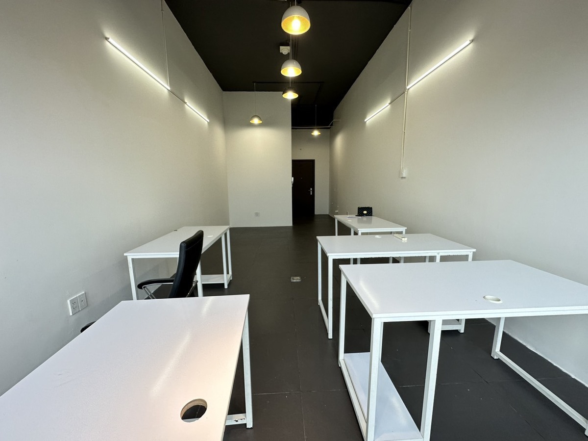 Cho Thuê Văn Phòng The Sun Avenue Giá Tốt 9 Triệu 38m2 - Có Bàn Ghế Sẵn